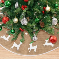 Reindeer Christmas Tree Skirt 48in -Holiday Discount Store Burlap Reindeer Tree Skirt 48in 3 result 600x600 1