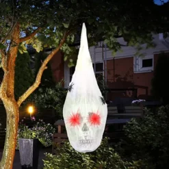 Halloween Animated Hanging Skulls Covered With Spider Webs 9 Halloween Animated Hanging Skulls Covered With Spider Webs -Holiday Discount Store Halloween Animated Hanging Skulls Covered With Spider Webs 3 600x600 1