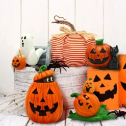 Pumpkin Miniature Figurine Decorations, 5 Pcs -Holiday Discount Store Pumpkin Miniature Figurine Decorations 5 Pcs 5 result 600x600 1